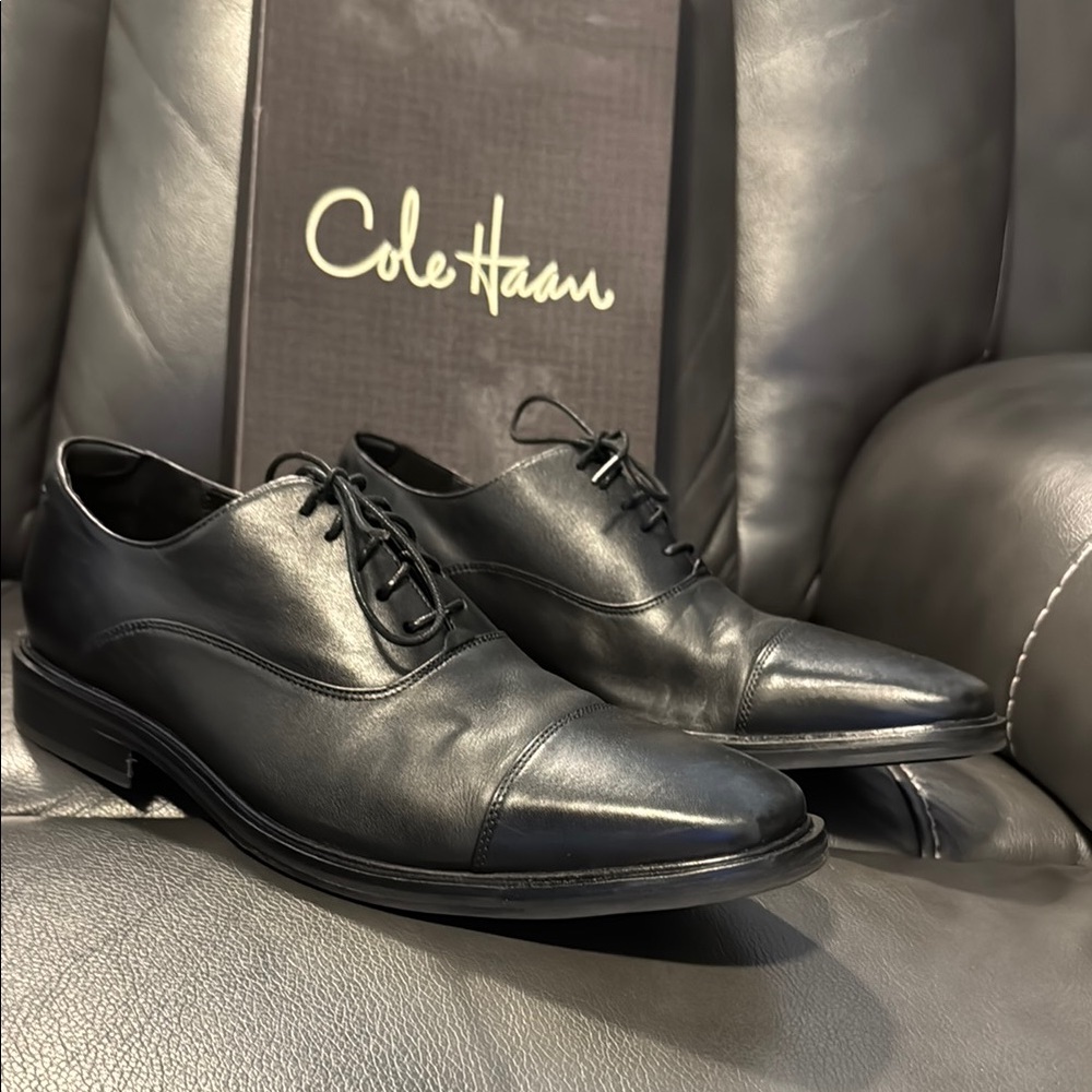 Cole Haan Black Leather Oxford Shoes Sleek Design